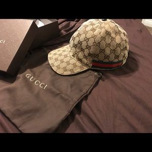 Gucci baseball hat. Sz L. All paper work included.