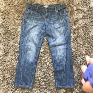 ⬇️ $20 Cabi twisted seam slim boyfriend jeans