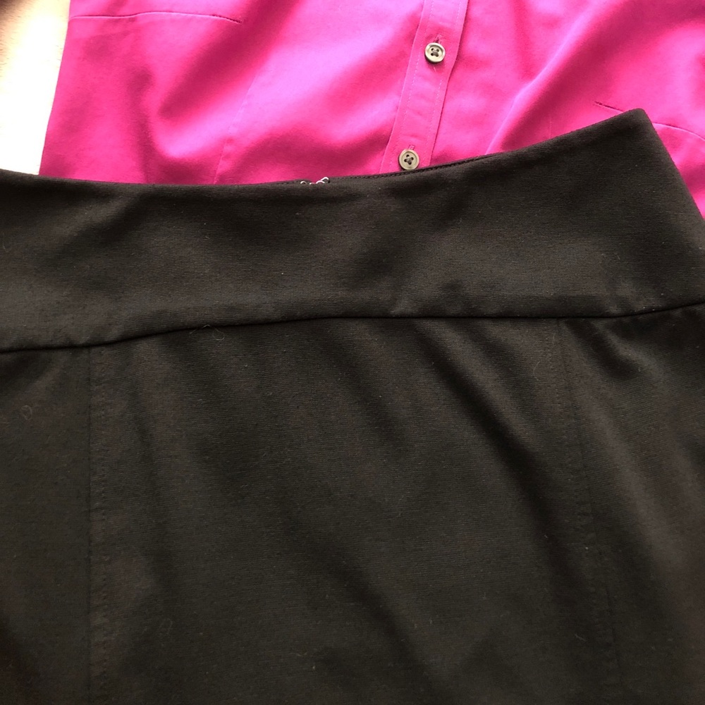 Women’s Black Banana Republic Pencil Skirt. - Picture 2 of 4