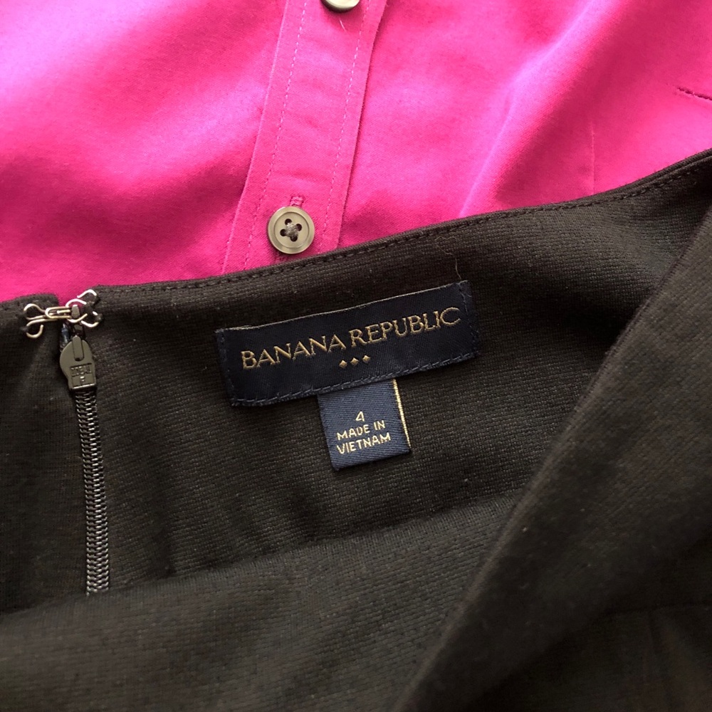 Women’s Black Banana Republic Pencil Skirt. - Picture 3 of 4