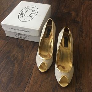 Pre-Loved "Annabelle"  7.5 pep-toe Steve Madden 👠