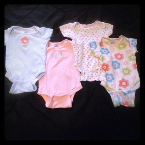 Set of 4 onesies!!