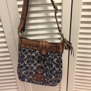 COACH purse in great condition. Barely used.