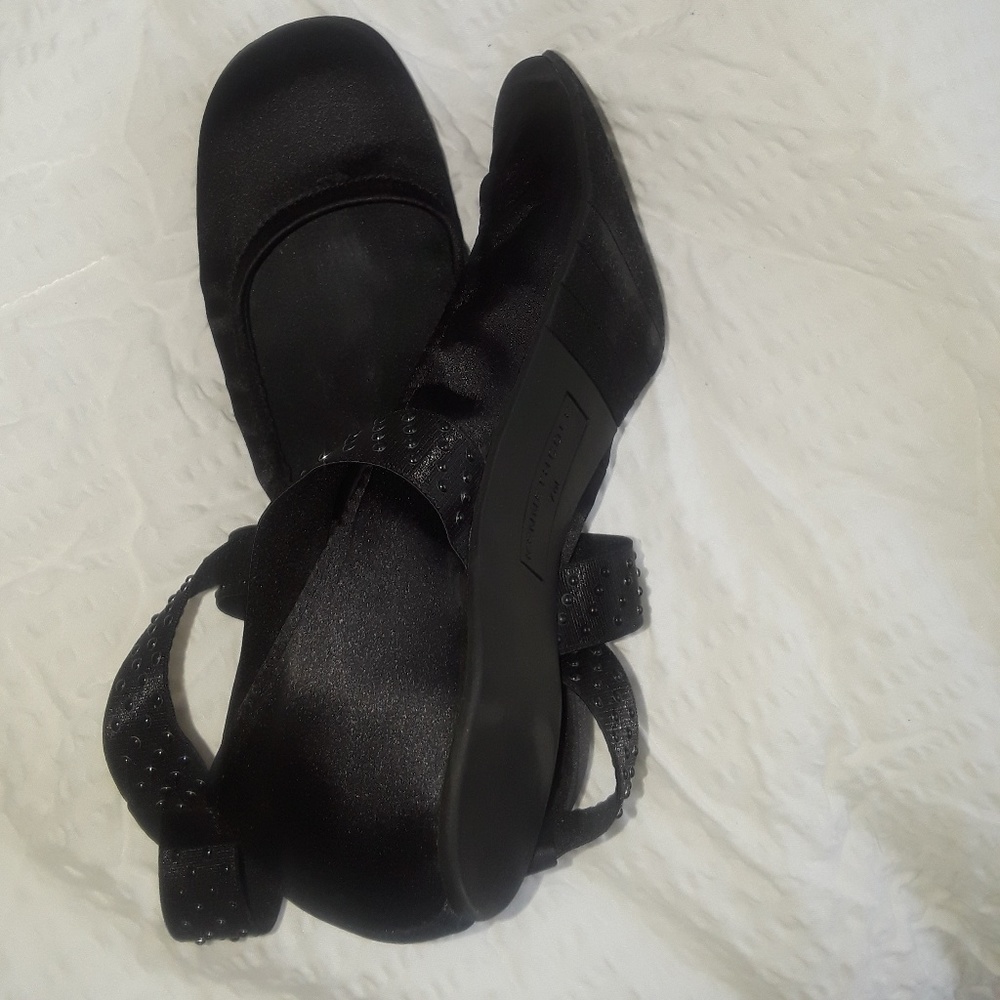 Shoes - Picture 2 of 4