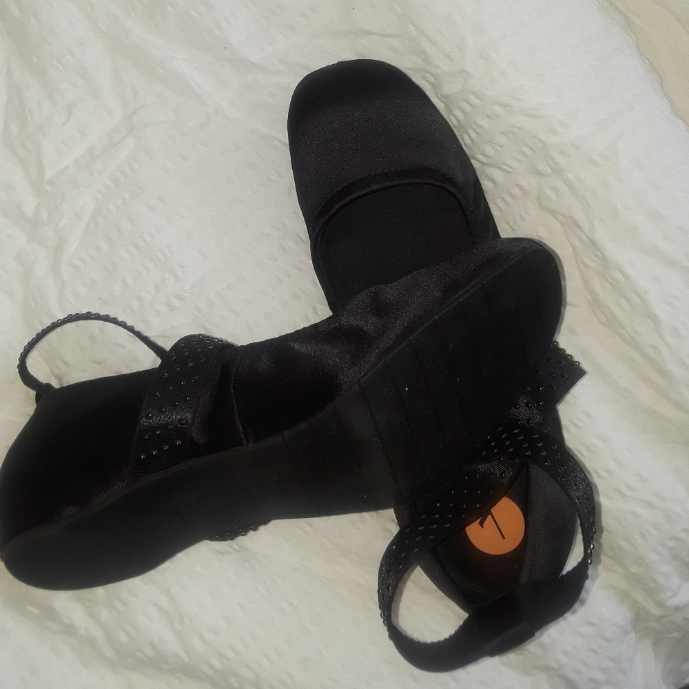 Shoes - Picture 3 of 4