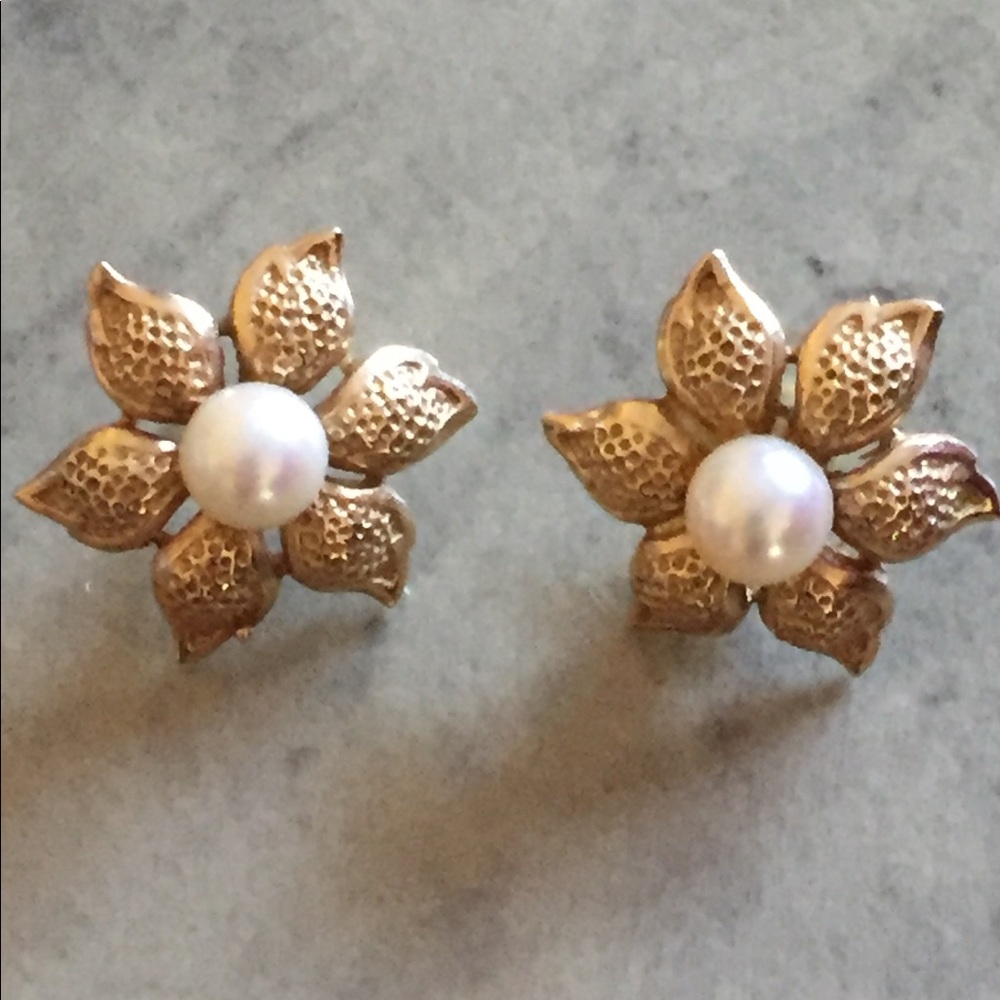Faux pearl flower earrings