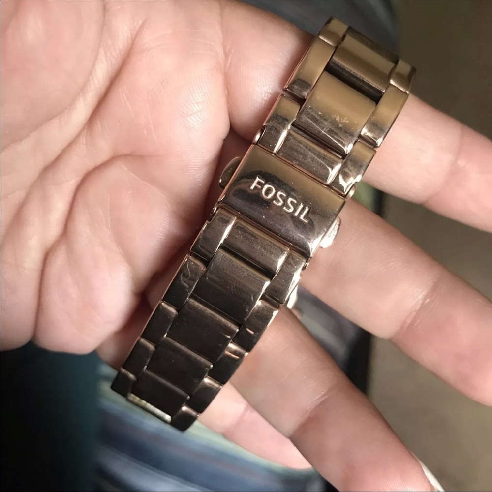Rose Gold Fossil Watch - Picture 2 of 4