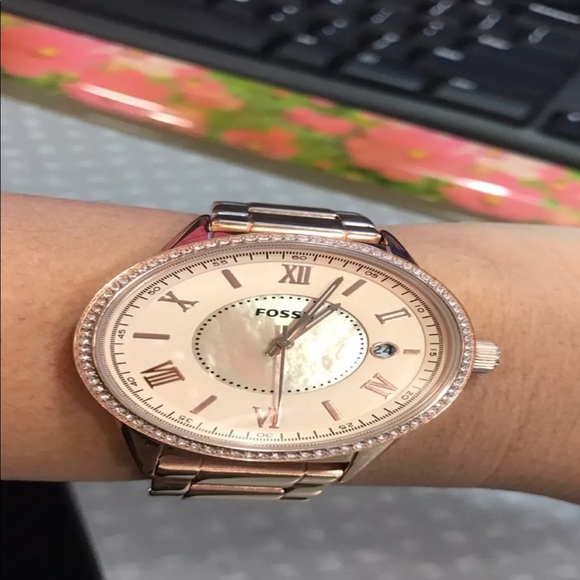 Rose Gold Fossil Watch - Picture 4 of 4