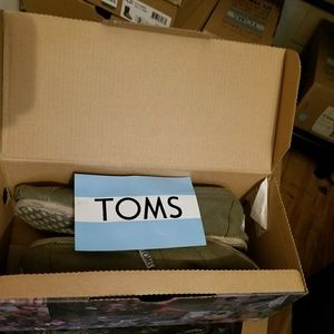 Toms olive