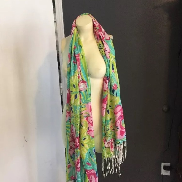 Lilly Pulitzer Accessories - Lilly pultizer murfee scarf cashmere land escape