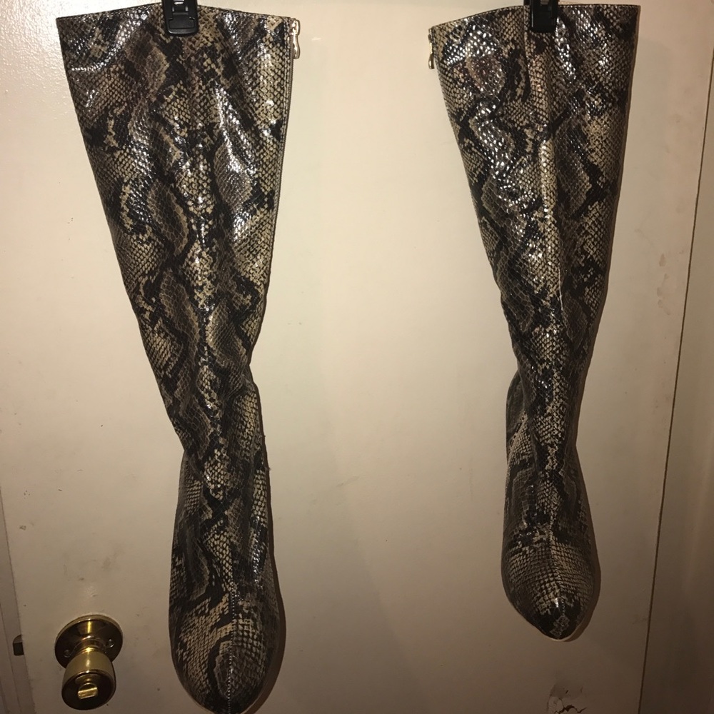 🆕 SNAKE🐍 SKIN BOOTS WITH 5 INCH HEEL