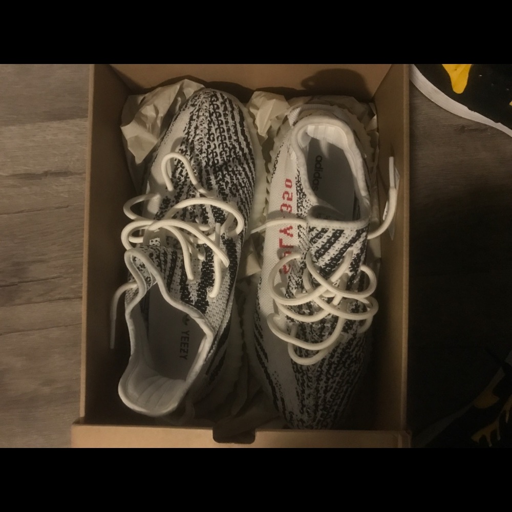 Zebra Yeezy Boost 350 - Picture 3 of 5