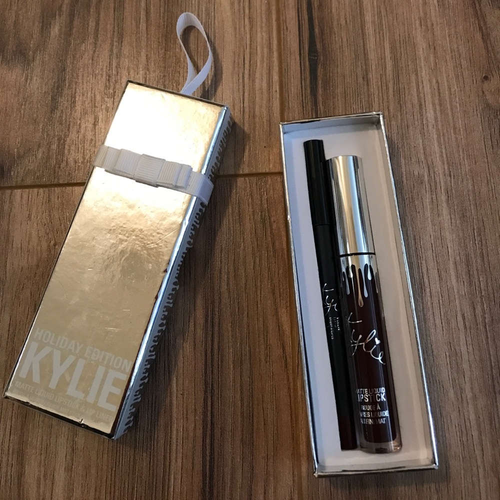Kylie Lip Kit in Vixen
