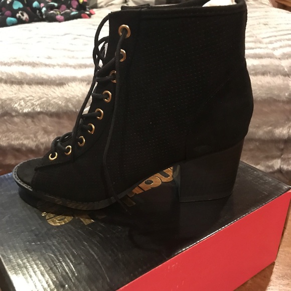 Open toe boot - Picture 2 of 2