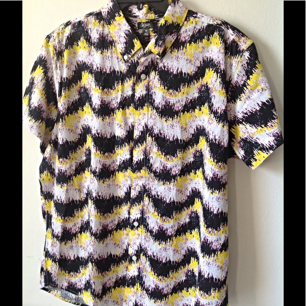 🌓 Short Sleeve Button Down 🌗 - Picture 4 of 5