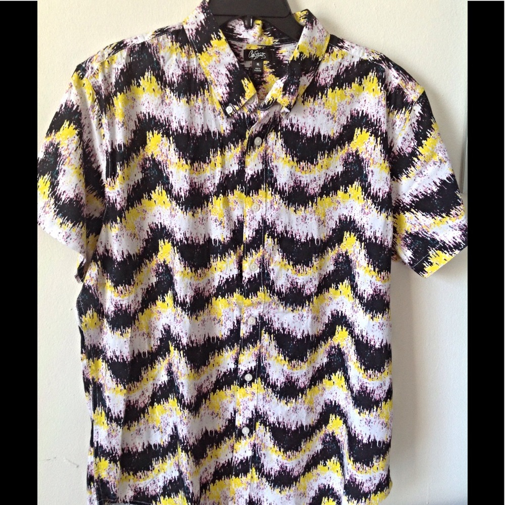 🌓 Short Sleeve Button Down 🌗 - Picture 2 of 5