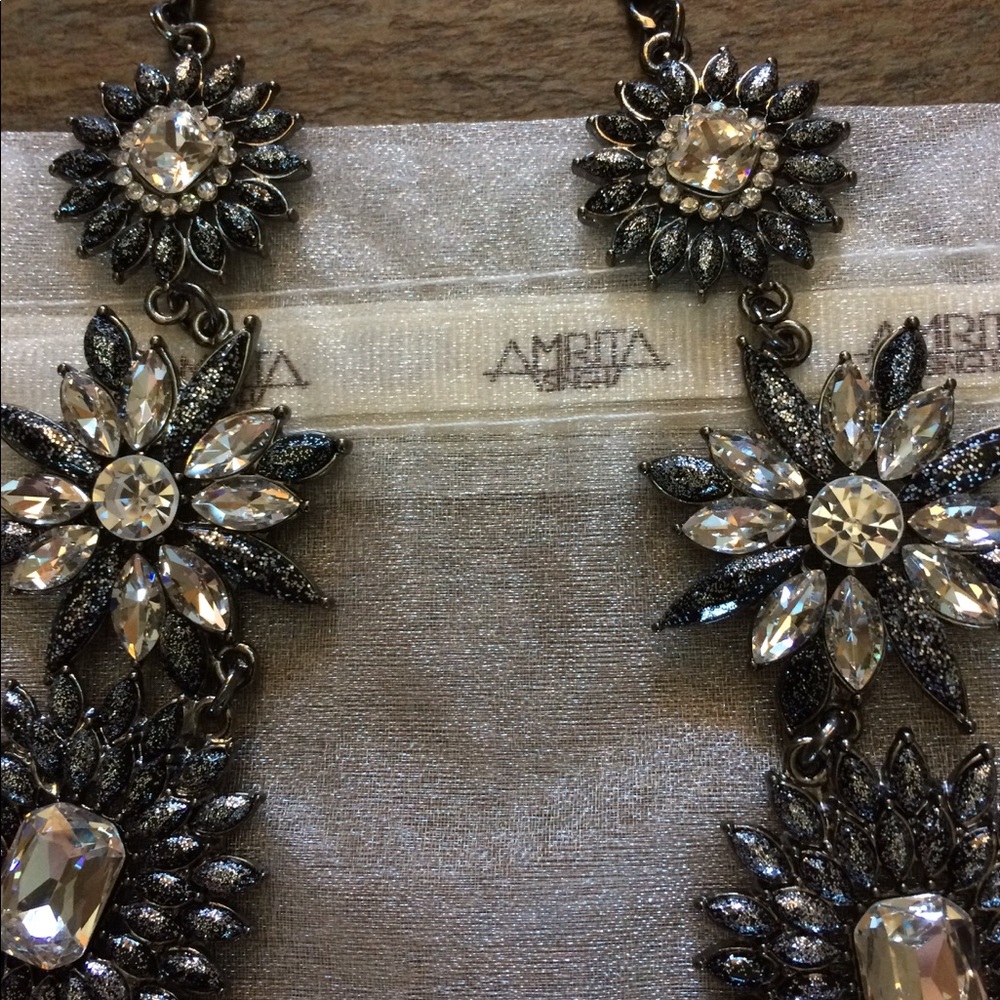 🍃💕NWT Amrita Singh Statement Bib Necklace - Picture 4 of 7