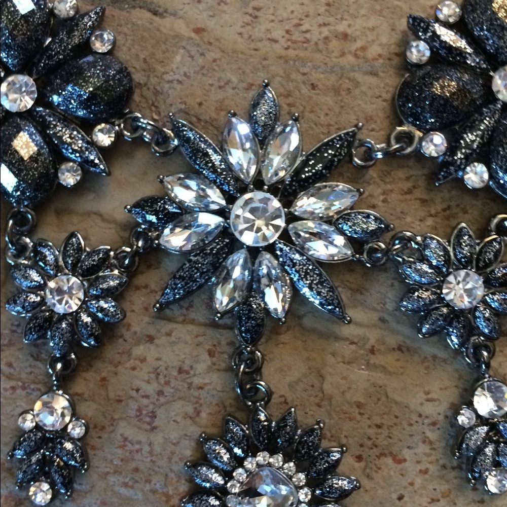 🍃💕NWT Amrita Singh Statement Bib Necklace - Picture 6 of 7