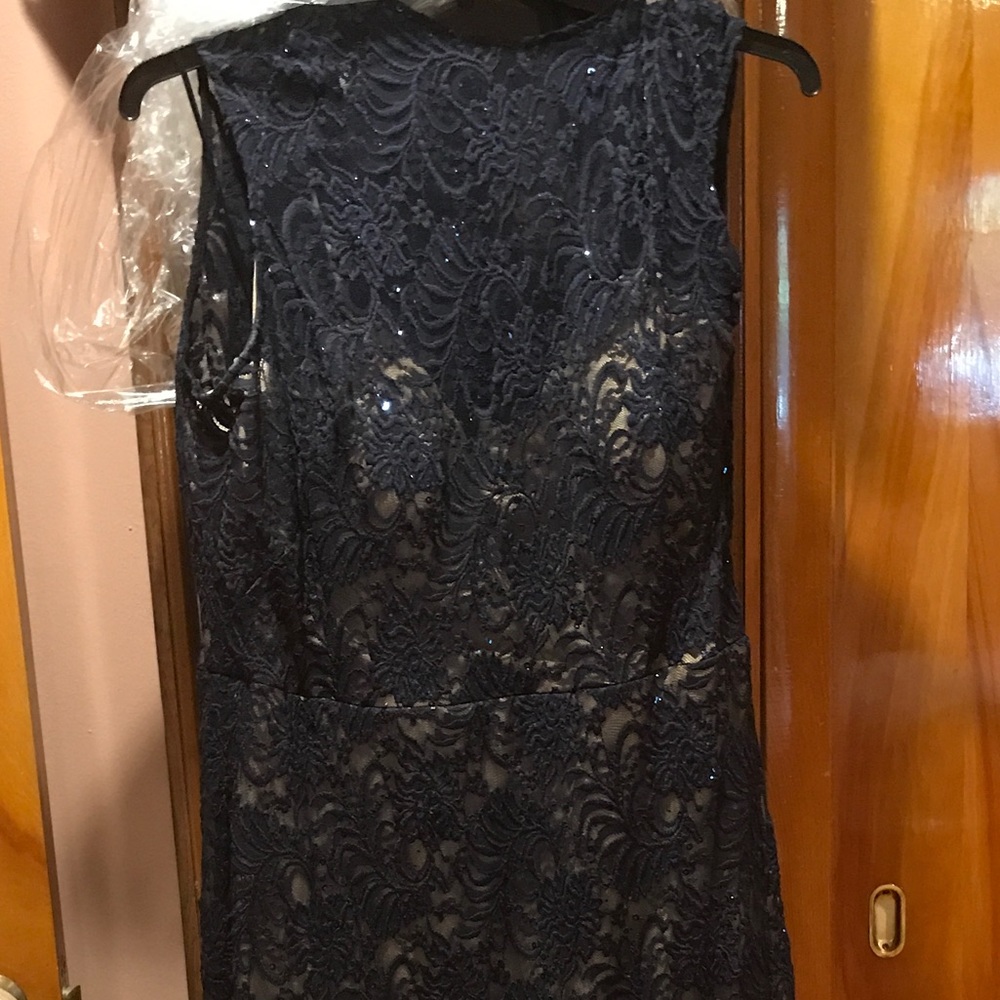 Navy blue gown only worn once to daughters👰🏻