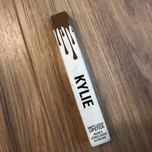 Kylie liquid lip stick in True Brown K