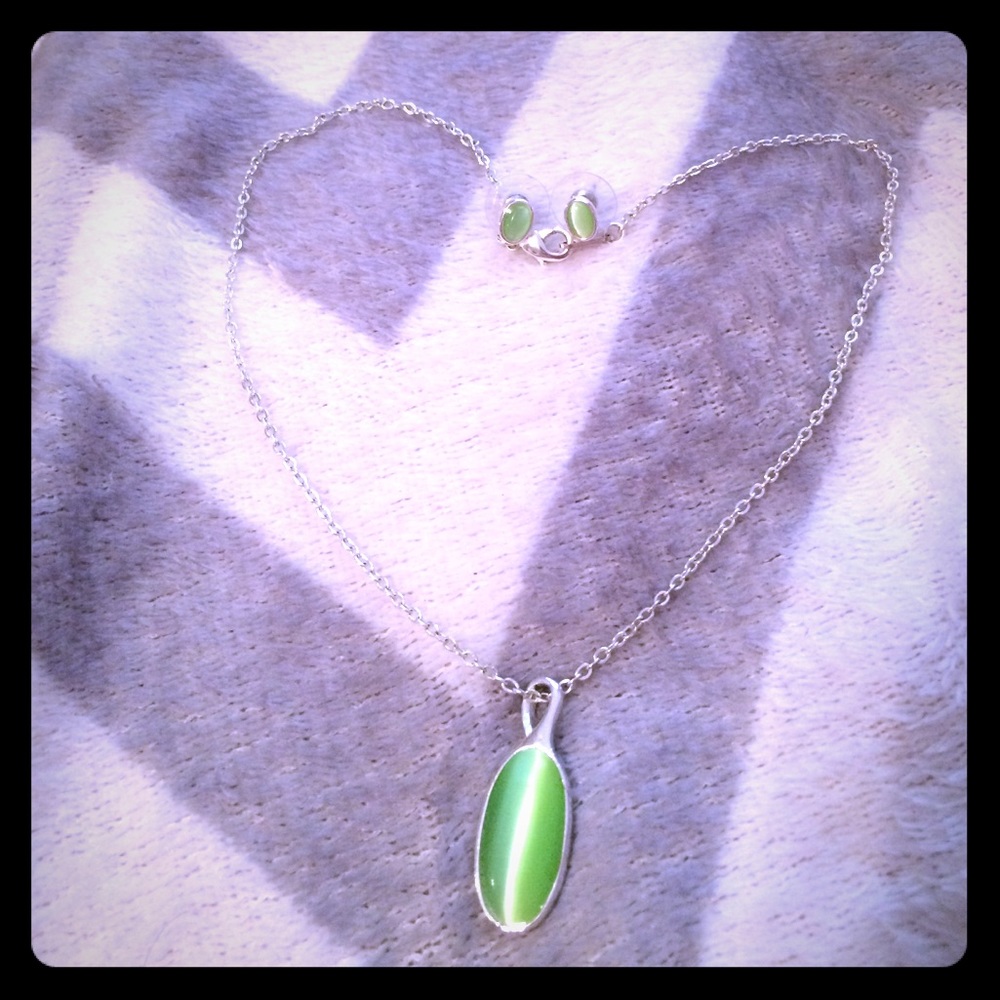 Silver and green necklace and earrings set