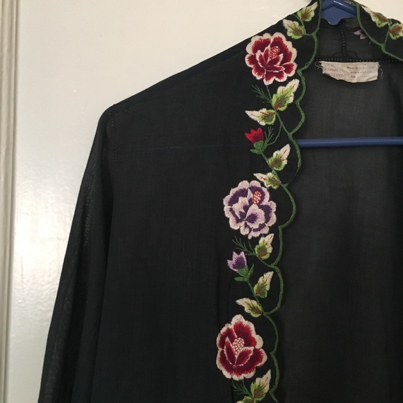 Vintage embroidered top - Picture 2 of 4