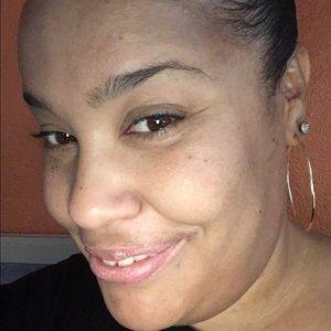 Meet your Posher, Lenora