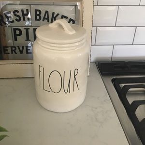 Flour canister