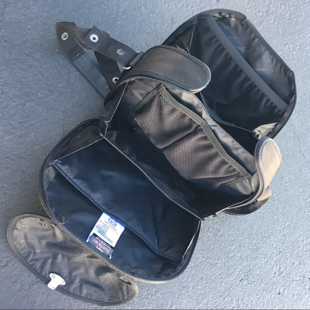 Baby Björn clamshell diaper bag - Picture 2 of 4