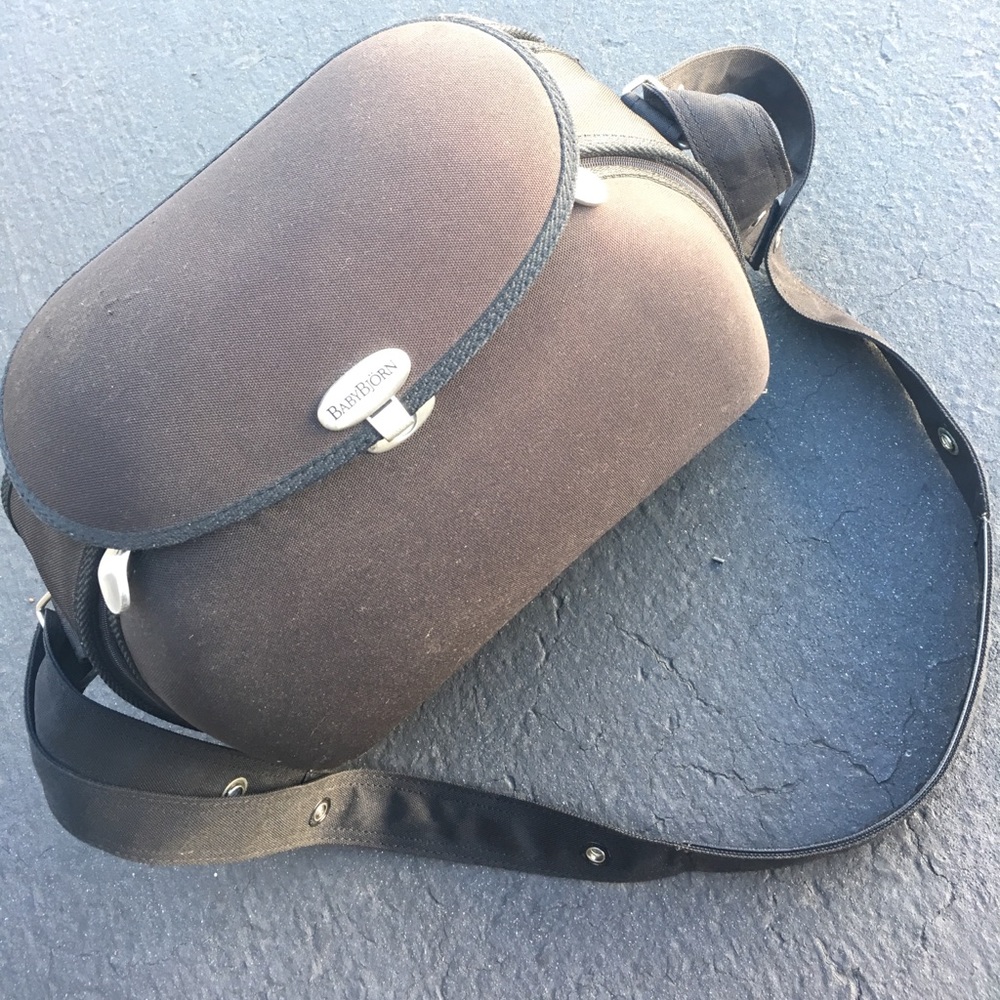Baby Björn clamshell diaper bag - Picture 3 of 4