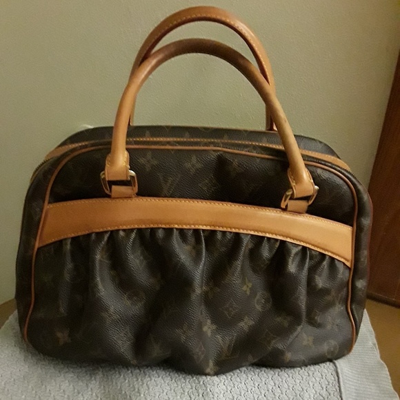 AUTHENTIC LOUIS VUITTON - Picture 1 of 4