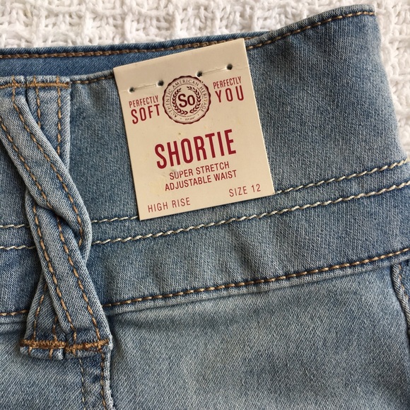 SO Light Wash Braided Belt Loop Jean Shorts New - Picture 3 of 7