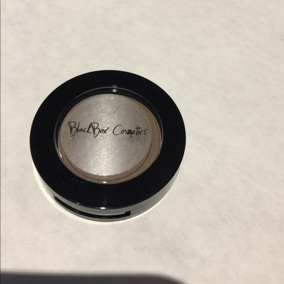 Black Box Cosmetics eyeshadow - Picture 1 of 3