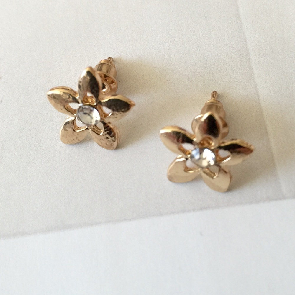 ❗️LOFT Flower Earrings - Picture 1 of 2