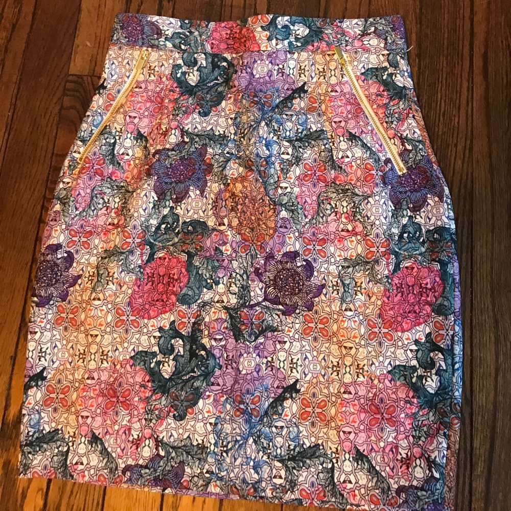 High waisted patterned skirt