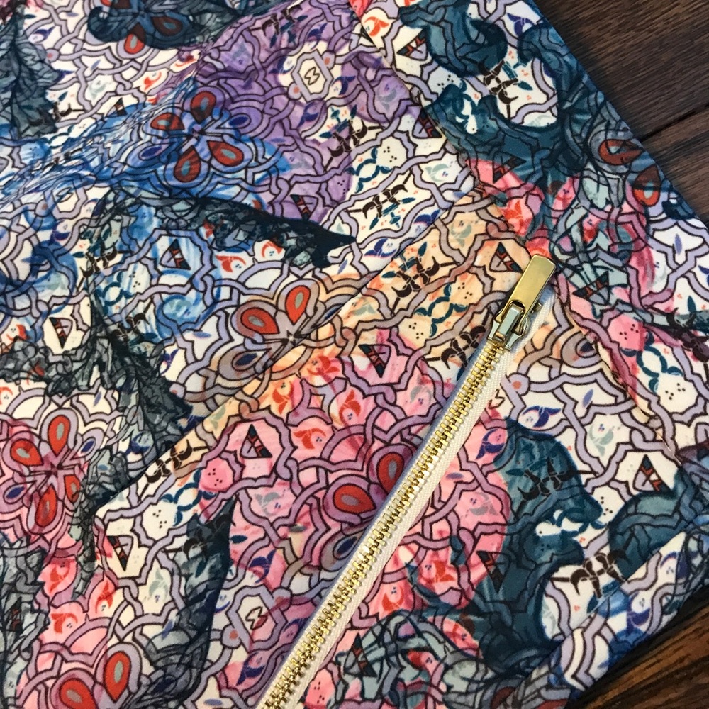 High waisted patterned skirt - Picture 2 of 4