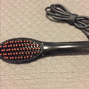 Perfecta straightening heated hair brush