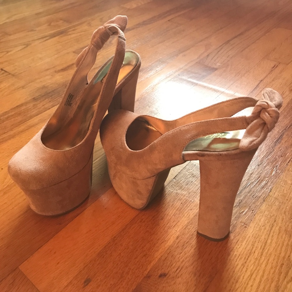 Wild pair suede pumps - Picture 2 of 4