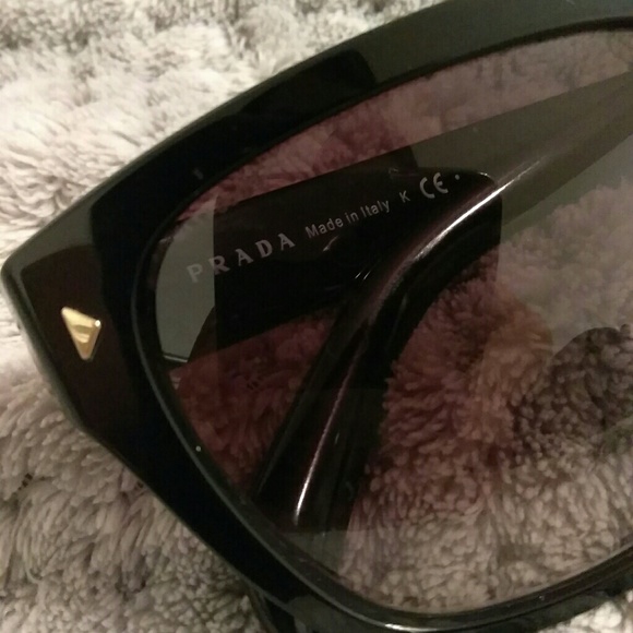 ❌SOLD❌ NWT Prada Black Frame Sunglasses - Picture 4 of 8
