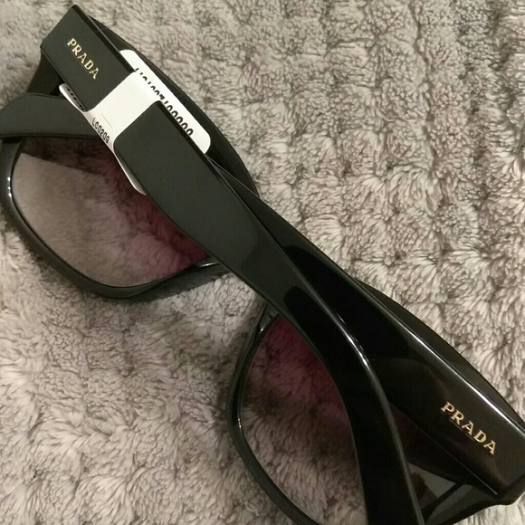 ❌SOLD❌ NWT Prada Black Frame Sunglasses - Picture 8 of 8