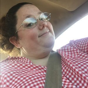 Meet your Posher, Tia