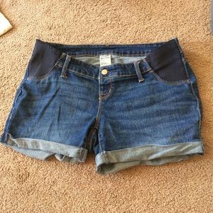 Old Navy maternity shorts size Medium