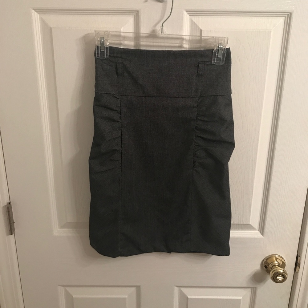 Super cute gray pencil skirt