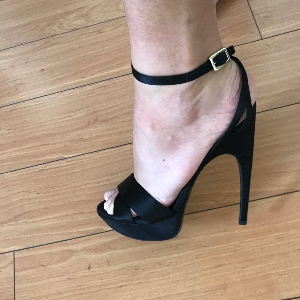 Roger Vivier BRAND NEW Black satin platform 38