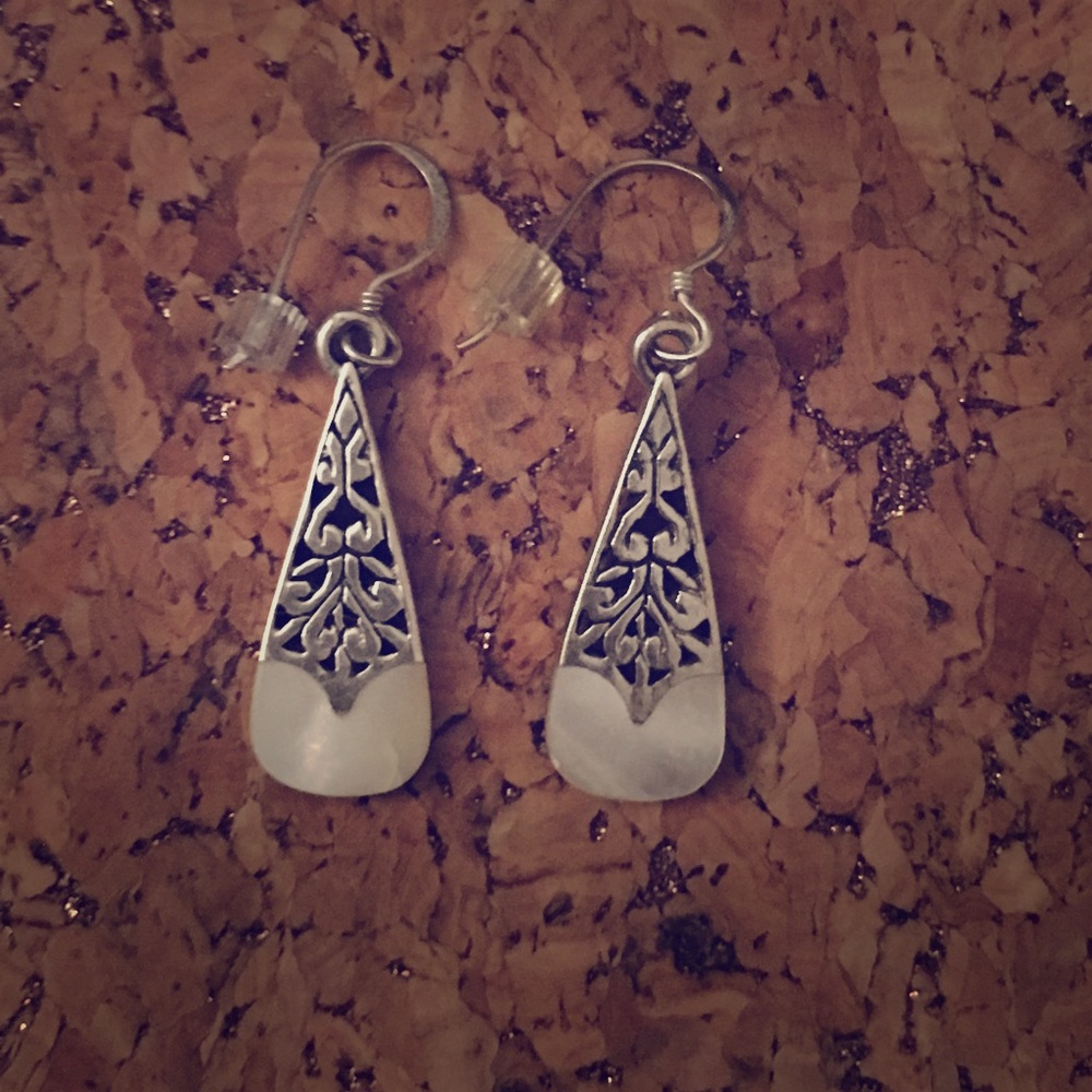 SS 925 w/Mother of pearl earrings...beautiful!
