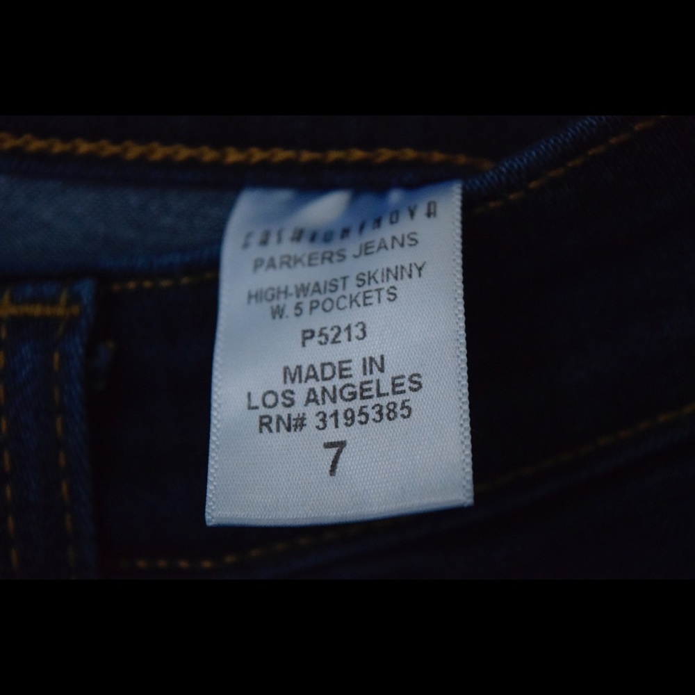 Distressed Dark blue jeans - Picture 2 of 5