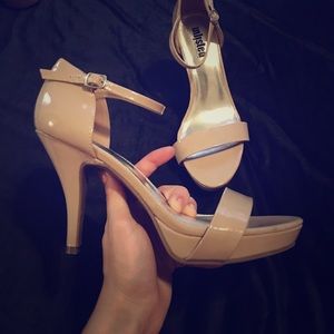 Sz. 10 Nude Heels