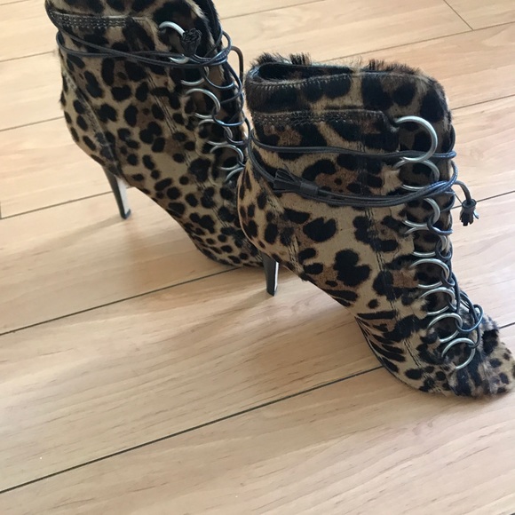 Brian Atwood leopard peep toe heeled bootie 40 - Picture 3 of 6