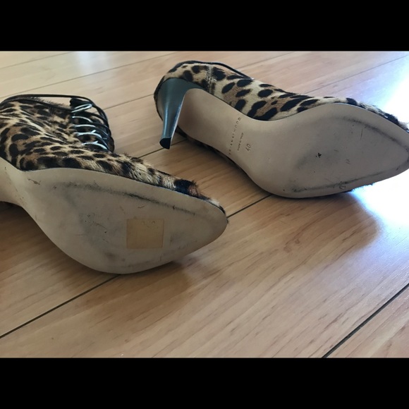 Brian Atwood leopard peep toe heeled bootie 40 - Picture 4 of 6