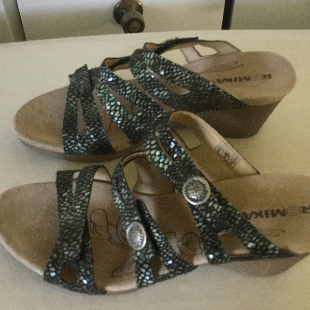 Wedge Shoes - Picture 2 of 3